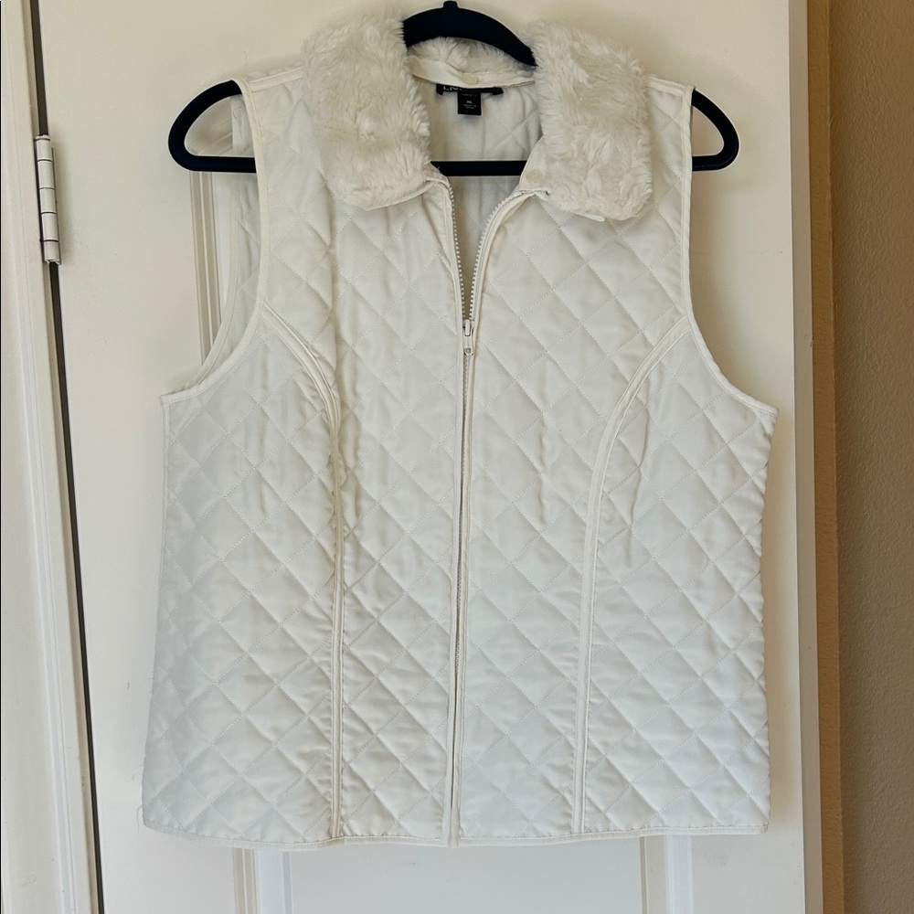 I.N. Studio White Quilted Vest with Faux Fur Collar